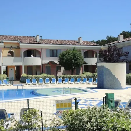 Village With Pool And Garden Apartment