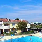 Village With Pool And Garden Lejlighed Bibione