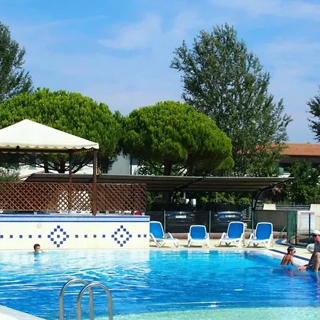 Апартаменти Village With Pool And Garden Бібіоне