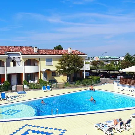 Village With Pool And Garden Апартаменты Бибионе