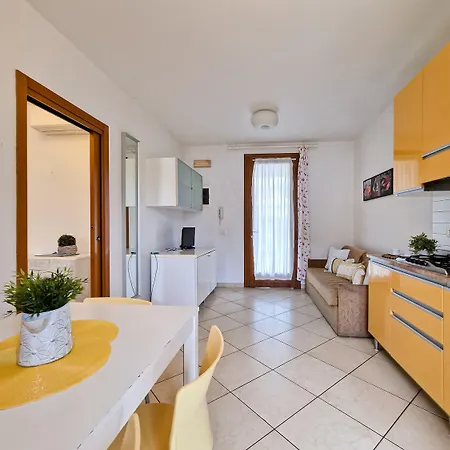 Village With Pool And Garden Апартаменты