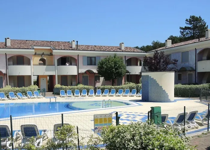 Village With Pool And Garden Appartamento